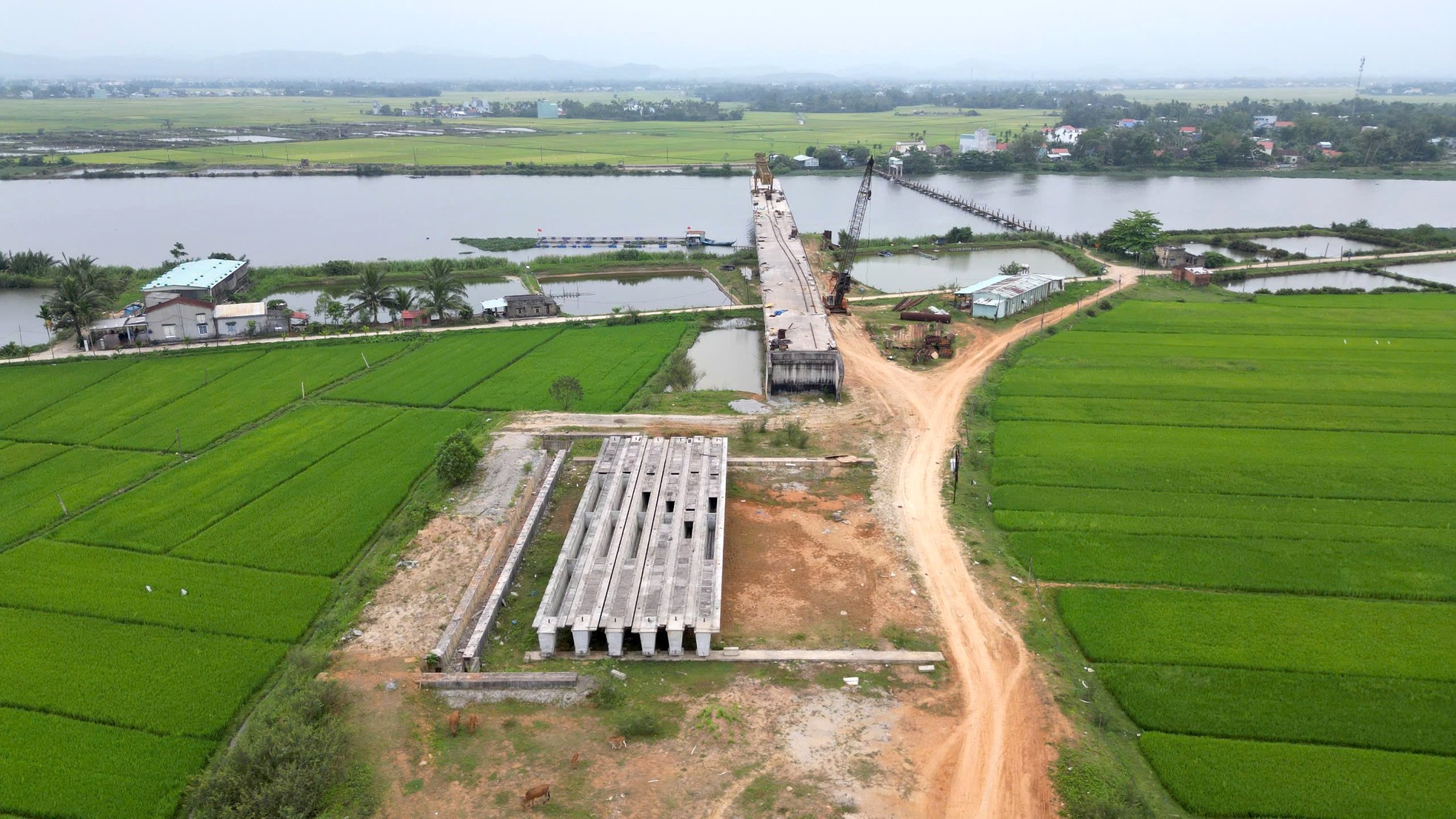 Dự án cầu Tam Tiến 220 tỷ vẫn dang dở sau 4 năm thi công tại Quảng Nam - Ảnh 3.