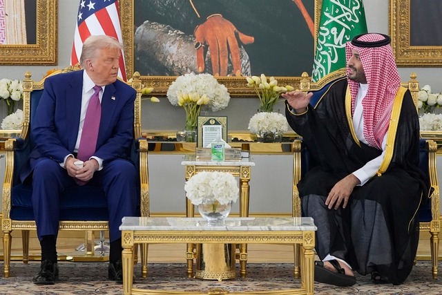 Tổng thống Donald Trump ký loạt hợp đồng hơn 2.000 tỉ USD tại Trung Đông - Ảnh 1. Tổng thống Donald Trump ký loạt hợp đồng hơn 2.000 tỉ USD tại Trung Đông - Ảnh 1.
