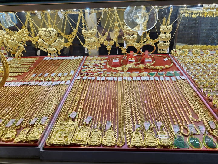 TP.HCM cam kết không gây phiền hà, nhũng nhiễu doanh nghiệp muốn kinh doanh vàng - Ảnh 1. TP.HCM cam kết không gây phiền hà, nhũng nhiễu doanh nghiệp muốn kinh doanh vàng - Ảnh 1.