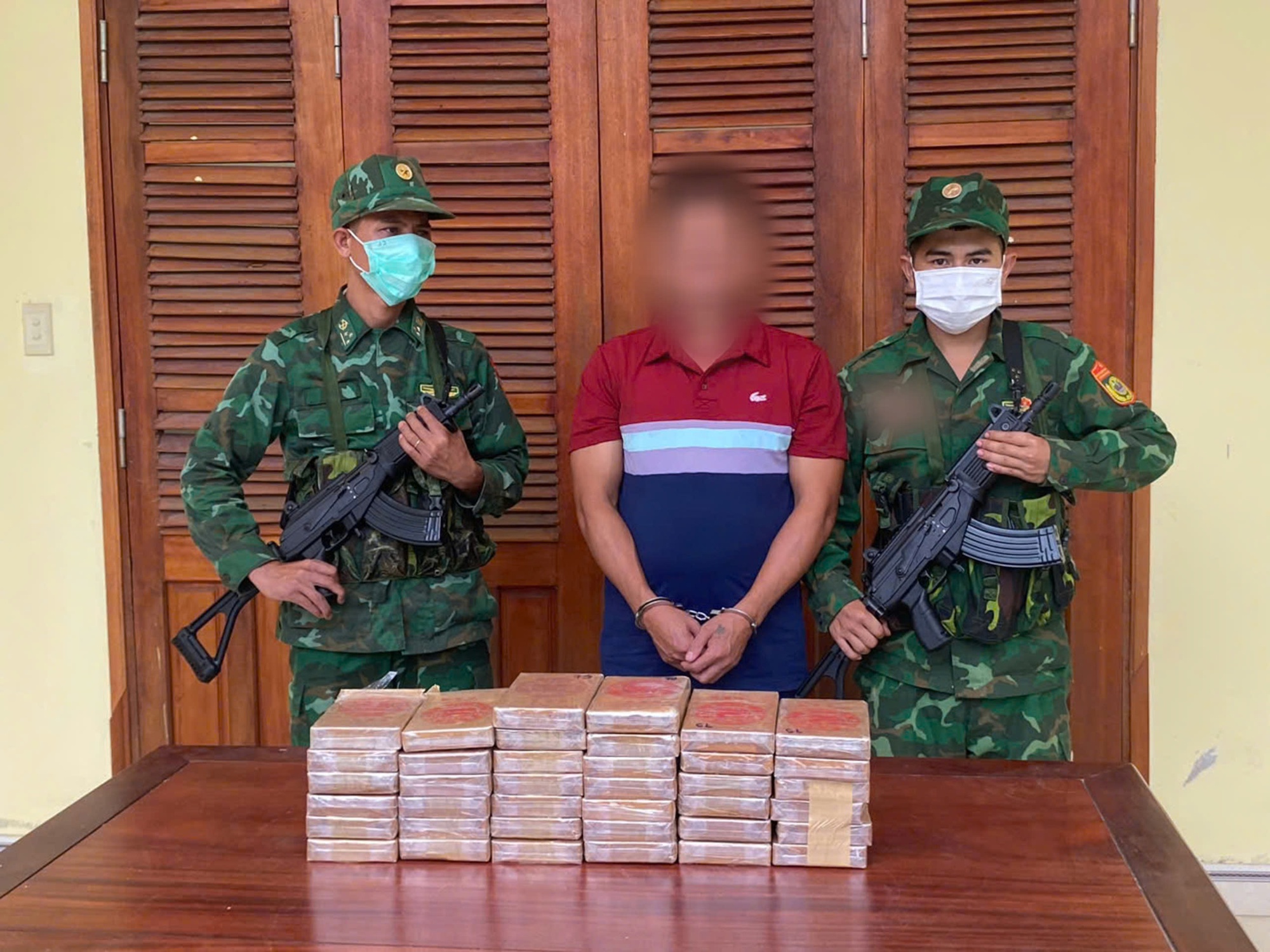 "Tr&ugrave;m" giang hồ bị bắt ở Quảng Nam - Ảnh 5.