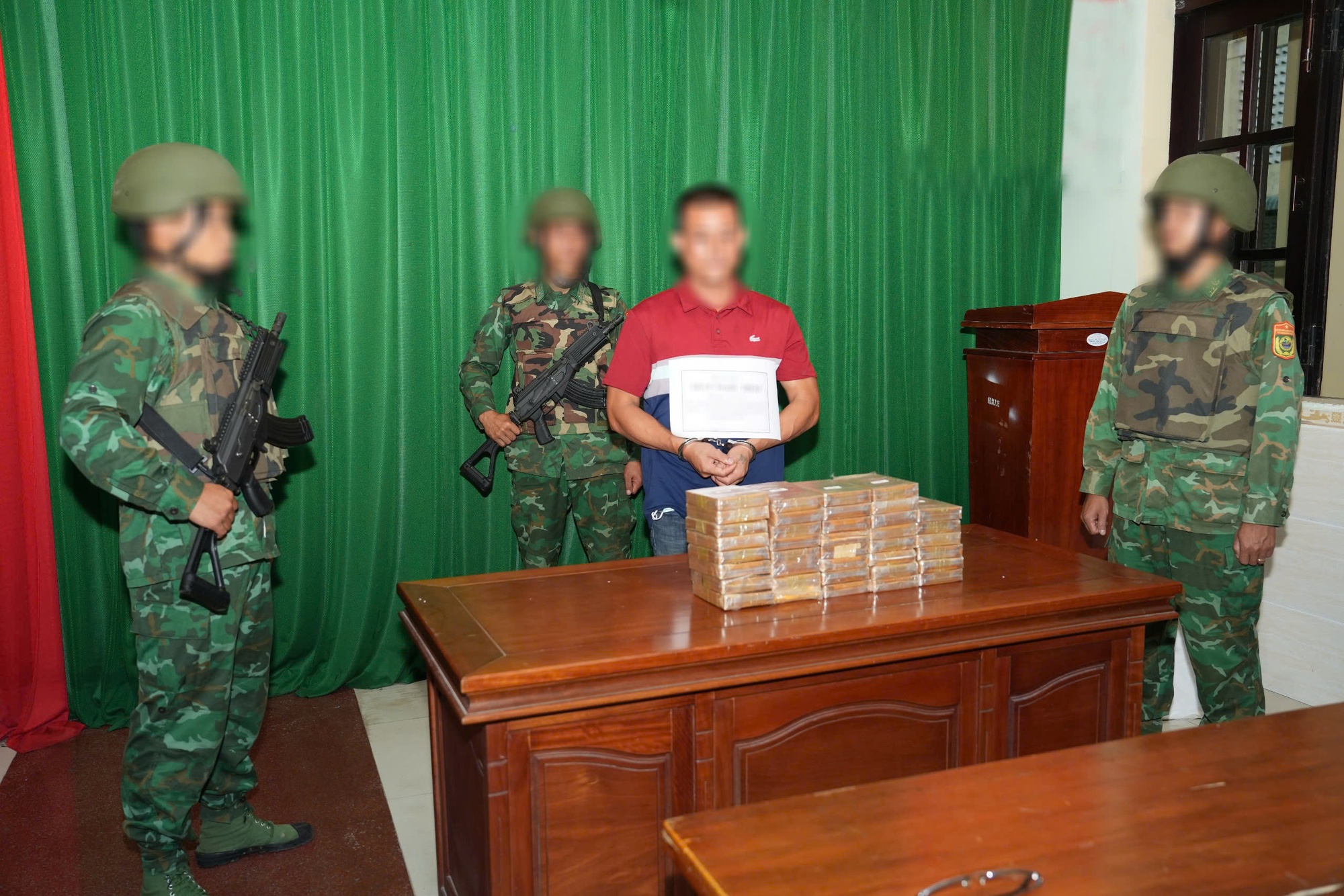 "Tr&ugrave;m" giang hồ bị bắt ở Quảng Nam - Ảnh 1.