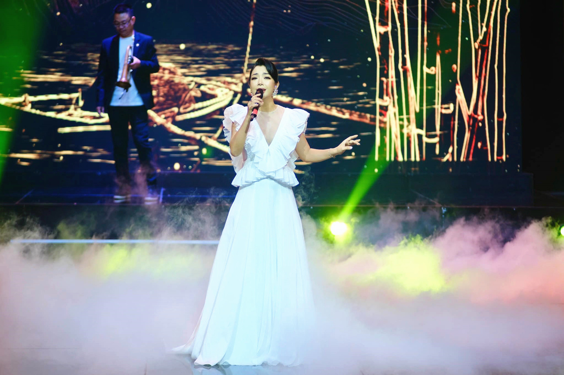 Nữ NSƯT là Thượng tá trẻ nhất, cuộc sống viên mãn sau nhiều biến cố- Ảnh 9.