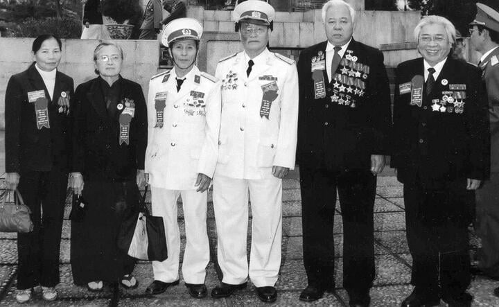 Nhan sắc và tài năng của nữ tình báo huyền thọai Việt Nam - Ảnh 20.