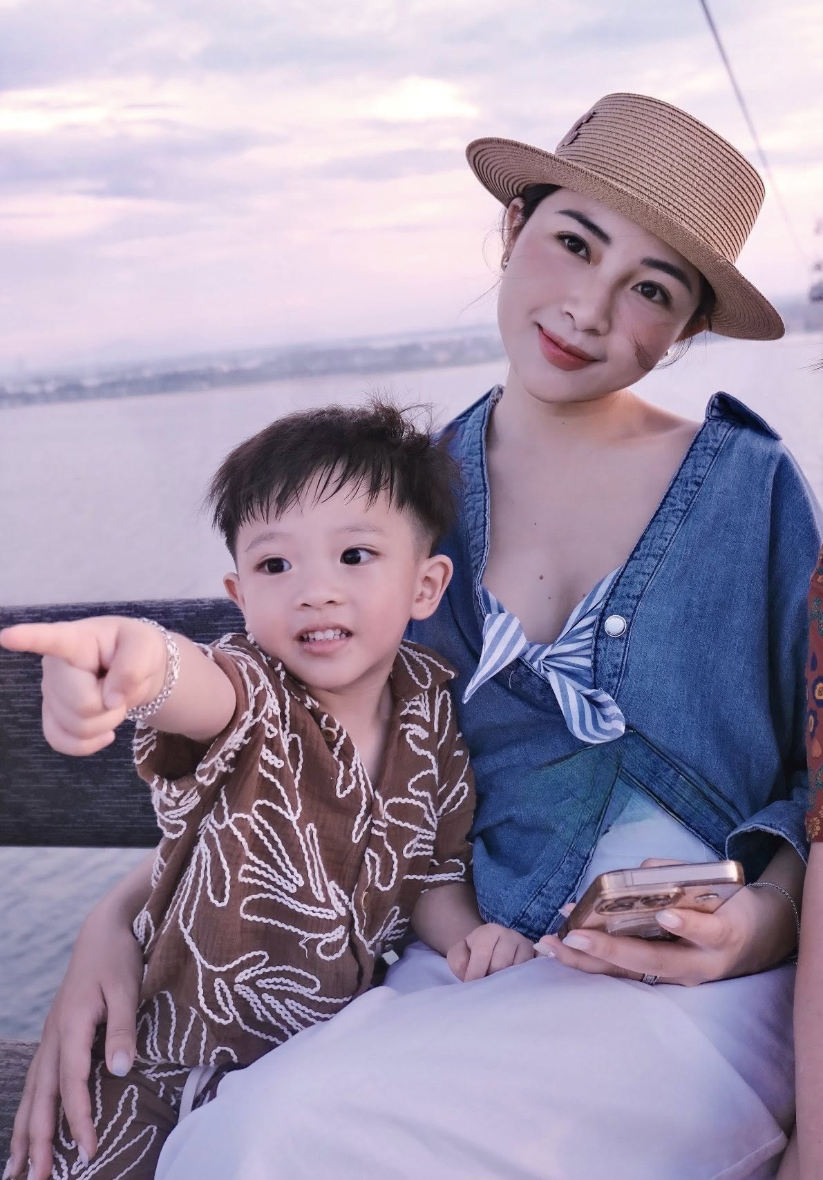 Cô chủ khách sạn khoe vóc dáng nóng bỏng, 3 vòng sexy thế này bảo sao cầu thủ nổi tiếng không thể rời mắt- Ảnh 1. Cô chủ khách sạn khoe vóc dáng nóng bỏng, 3 vòng sexy thế này bảo sao cầu thủ nổi tiếng không thể rời mắt- Ảnh 1.