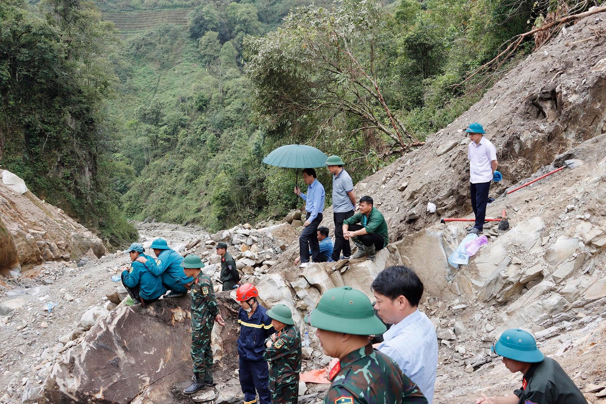 Vụ sạt lở công trường thủy điện Lai Châu: Chủ đầu tư thông tin hỗ trợ nạn nhân - Ảnh 4. Vụ sạt lở công trường thủy điện Lai Châu: Chủ đầu tư thông tin hỗ trợ nạn nhân - Ảnh 4.