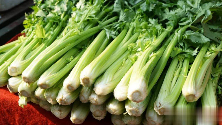 Đi chợ gặp 5 loại rau "kh&ocirc;ng ngậm thuốc trừ s&acirc;u" bổ như s&acirc;m n&agrave;y th&igrave; n&ecirc;n mua ngay- Ảnh 5.