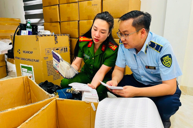 Dược sĩ l&agrave;m 100 tấn thực phẩm chức năng, thiết bị y tế giả b&aacute;n cả ở hiệu thuốc, bệnh viện- Ảnh 1.