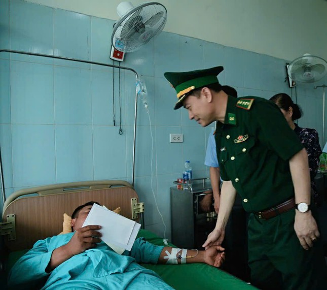 Tìm thấy thi thể 5 nạn nhân vụ sạt lở công trường thủy điện ở Lai Châu - Ảnh 3. Tìm thấy thi thể 5 nạn nhân vụ sạt lở công trường thủy điện ở Lai Châu - Ảnh 3.