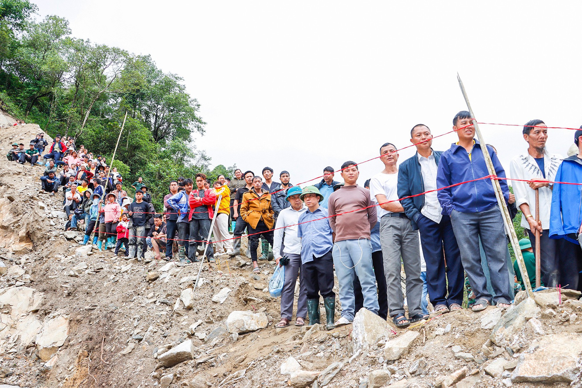 Vụ sạt lở khi thi c&ocirc;ng thủy điện Tả P&aacute;o Hồ 1A khiến hai mẹ con tử vong - Ảnh 2.