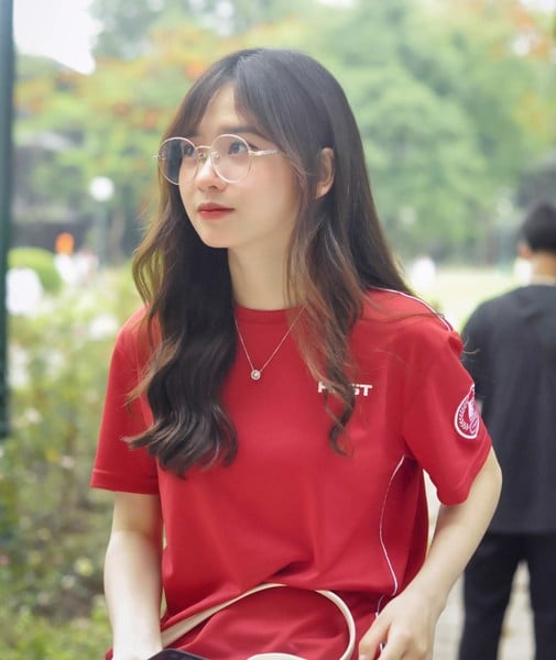 Nếu đồng phục sinh viên Việt Nam qua tay Gucci, Dior, Louis Vuitton: Có ai dám mặc đi học không?- Ảnh 5. Nếu đồng phục sinh viên Việt Nam qua tay Gucci, Dior, Louis Vuitton: Có ai dám mặc đi học không?- Ảnh 5.
