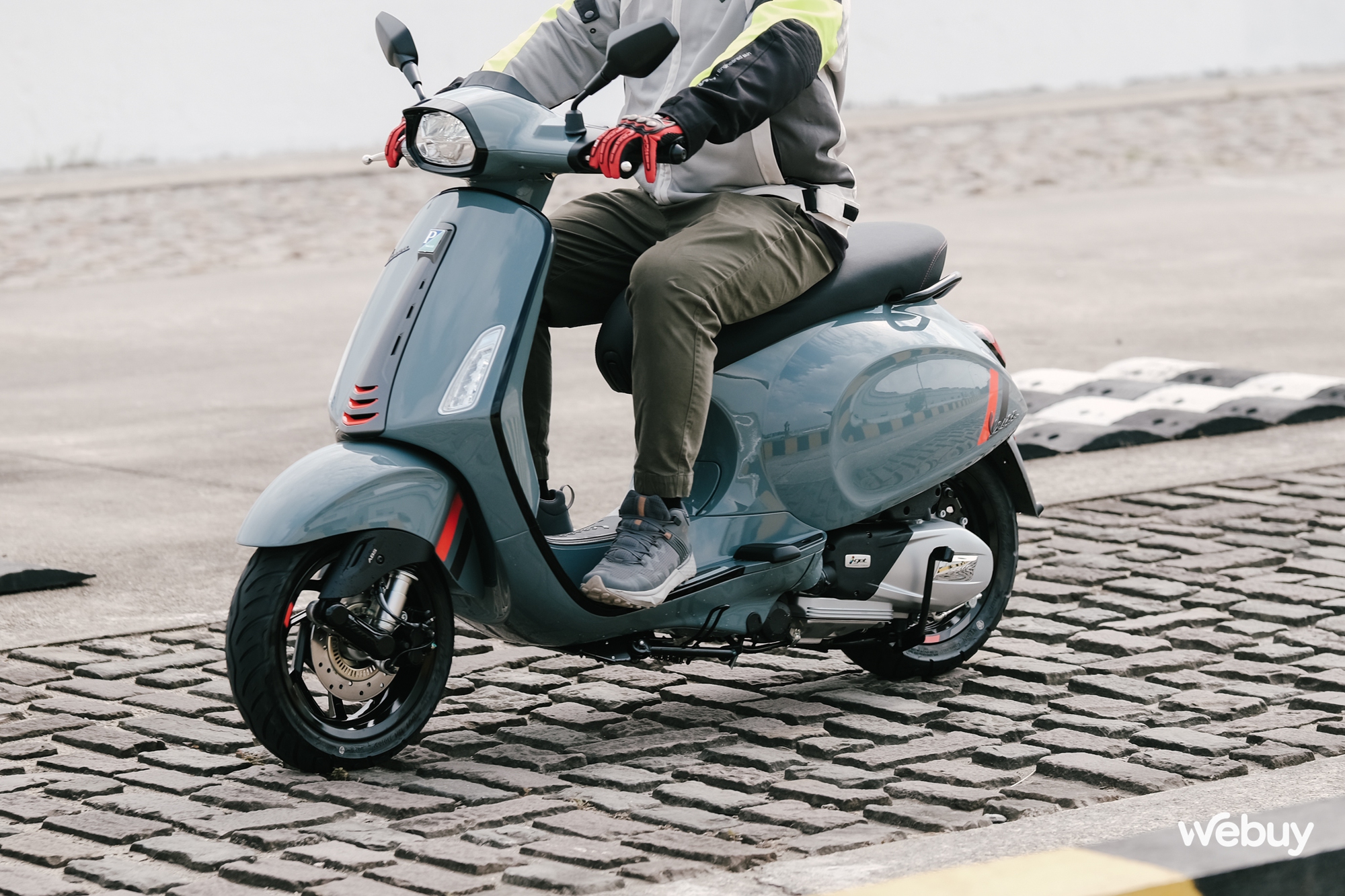 Vespa Primavera & Sprint 2025 chính thức ra mắt tại Việt Nam: Di sản gần 80 năm kết hợp với công nghệ đỉnh cao, chuẩn Vibe Gen Z!- Ảnh 9.