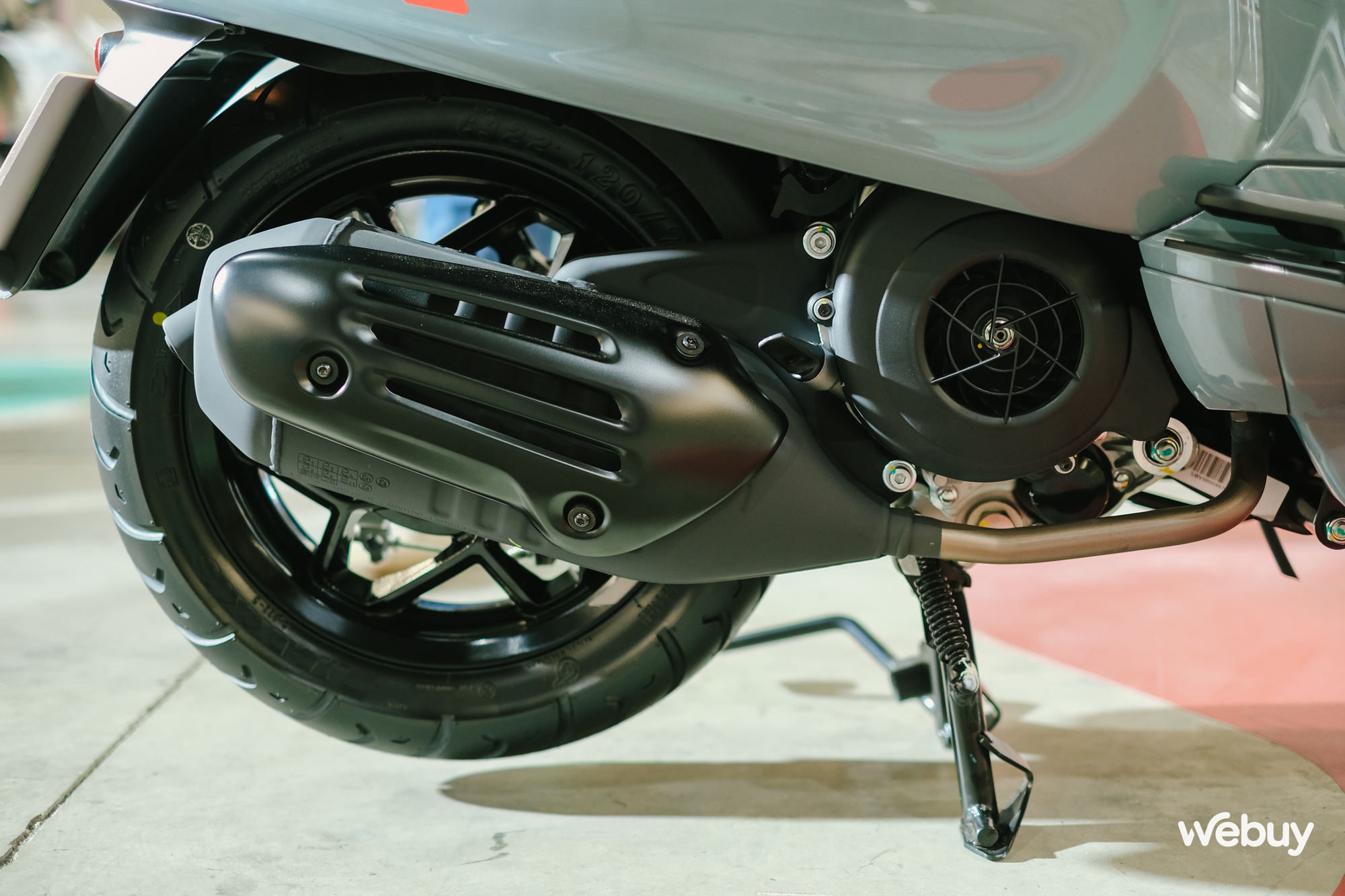 Vespa Primavera & Sprint 2025 chính thức ra mắt tại Việt Nam: Di sản gần 80 năm kết hợp với công nghệ đỉnh cao, chuẩn Vibe Gen Z!- Ảnh 17.