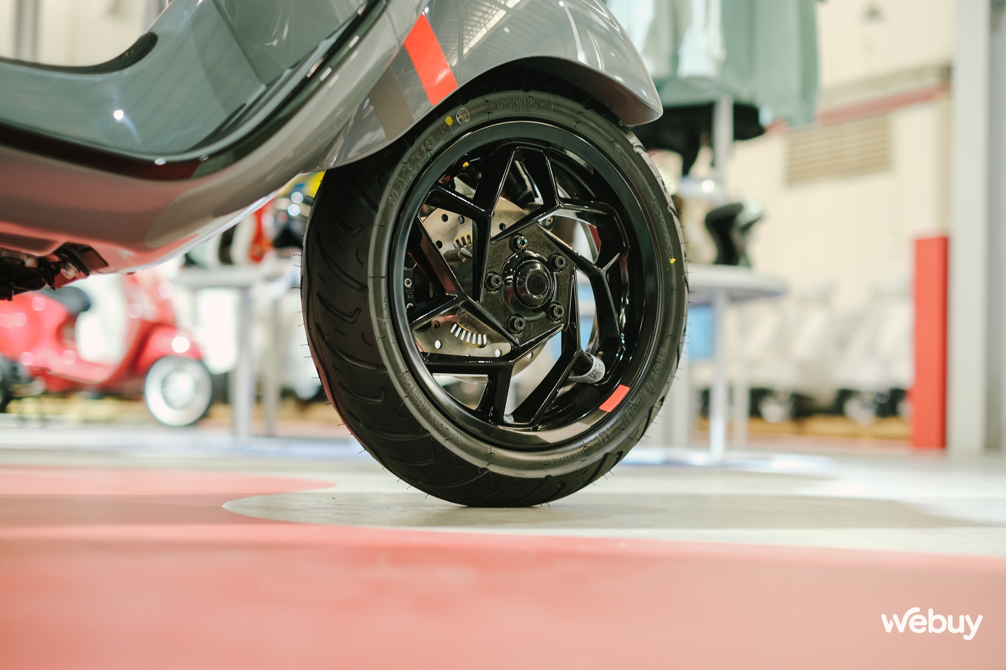 Vespa Primavera & Sprint 2025 chính thức ra mắt tại Việt Nam: Di sản gần 80 năm kết hợp với công nghệ đỉnh cao, chuẩn Vibe Gen Z!- Ảnh 15.