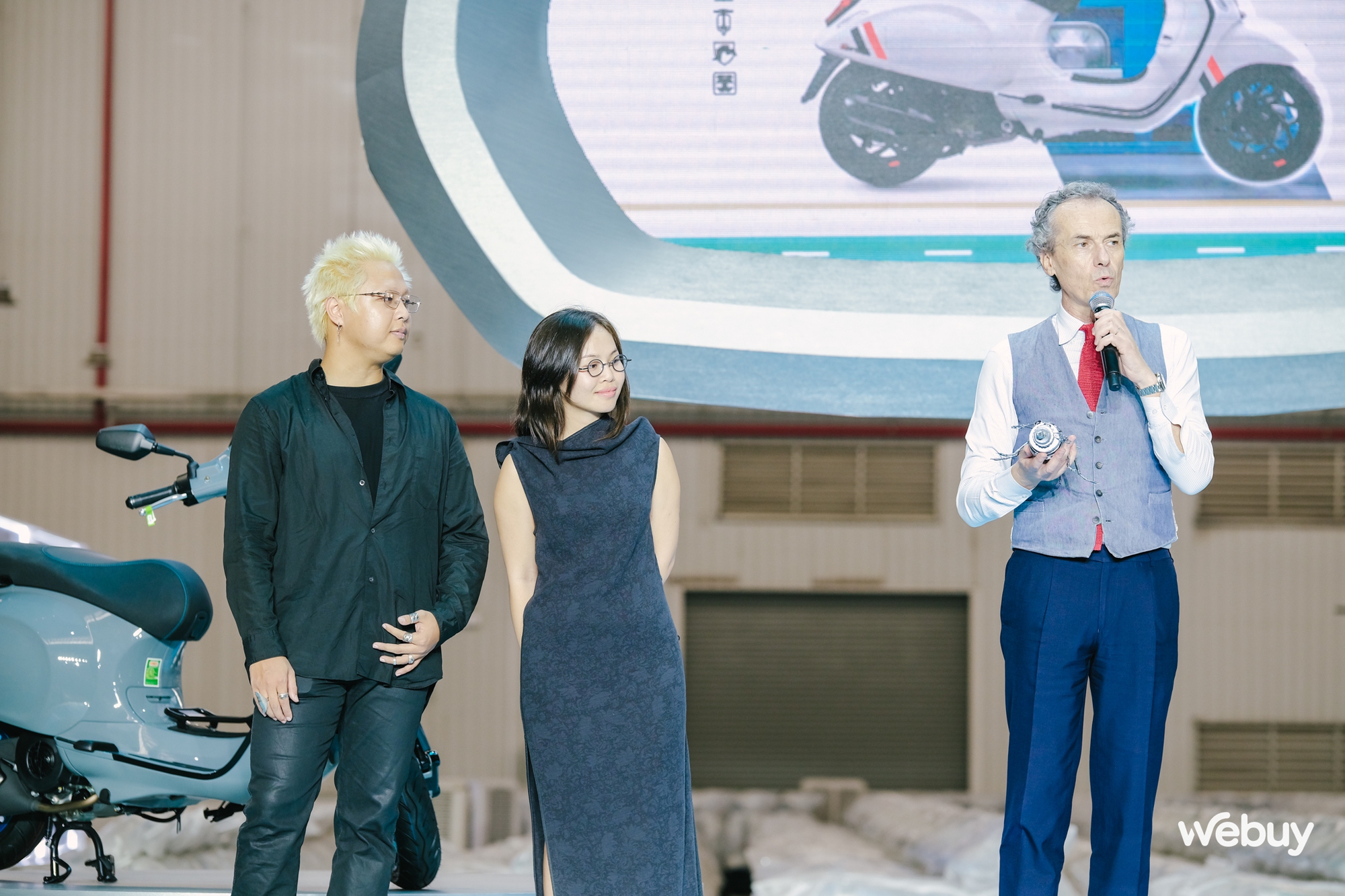 Vespa Primavera & Sprint 2025 chính thức ra mắt tại Việt Nam: Di sản gần 80 năm kết hợp với công nghệ đỉnh cao, chuẩn Vibe Gen Z!- Ảnh 1.