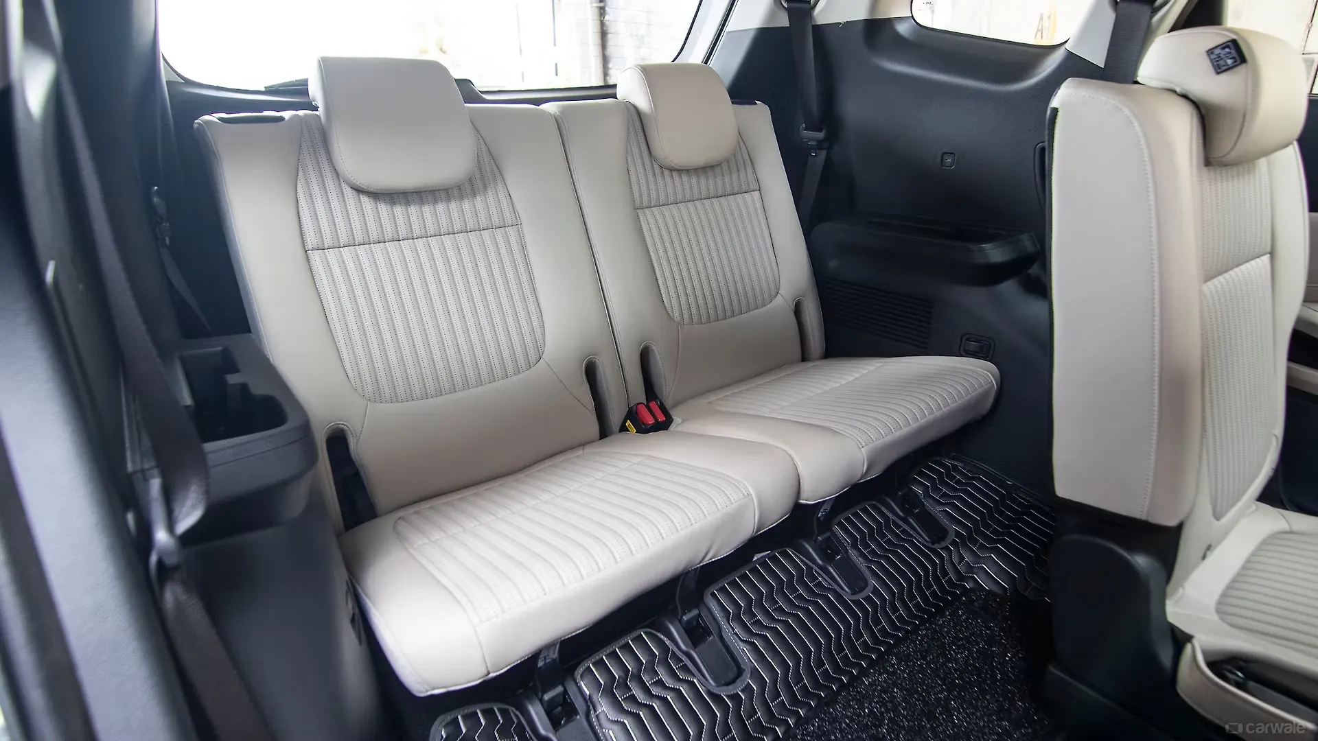 Ảnh thực tế Kia Carens Clavis vừa ra mắt: Có phanh tay điện tử, đồng hồ tốc độ 12 inch và 20 tính năng ADAS cấp độ 2 - Ảnh 18.