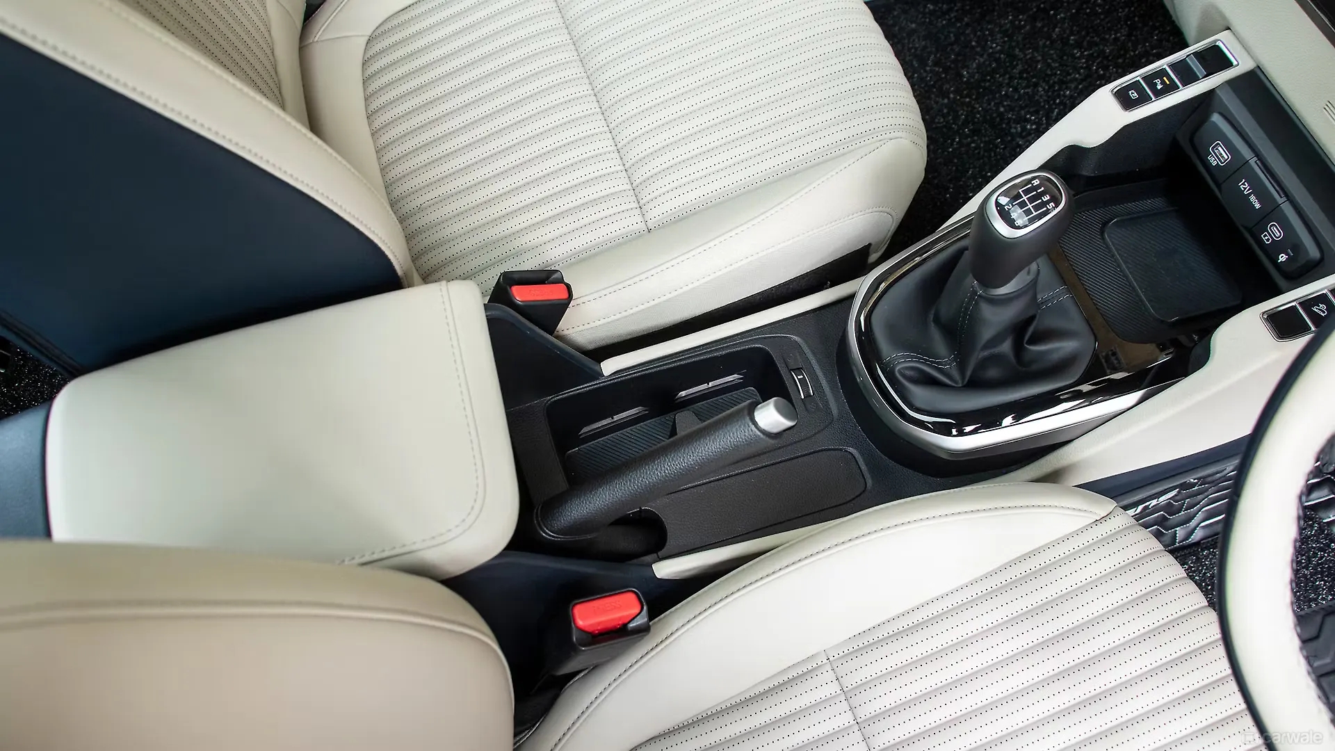 Ảnh thực tế Kia Carens Clavis vừa ra mắt: Có phanh tay điện tử, đồng hồ tốc độ 12 inch và 20 tính năng ADAS cấp độ 2 - Ảnh 14.