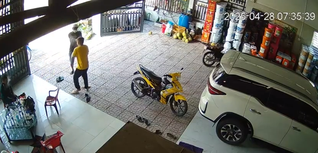 Tài xế vụ nổ súng Vĩnh Long bị liệt nửa người , mảnh đạn trong não - Ảnh 1.