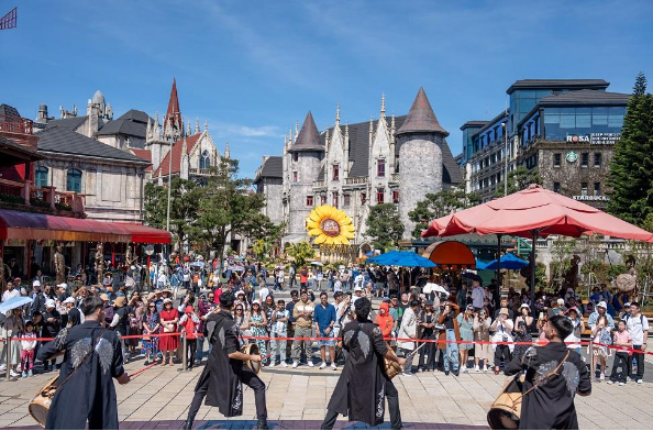 Vô vàn trải nghiệm độc đáo tại Lễ hội Hoa hồng Sun World Ba Na Hills - Ảnh 5.