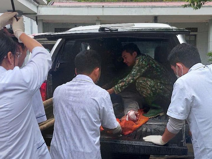 Tìm kiếm nạn nhân vụ sạt lở ở Lai Châu: Cố gắng cứu hộ khẩn cấp - Ảnh 6. Tìm kiếm nạn nhân vụ sạt lở ở Lai Châu: Cố gắng cứu hộ khẩn cấp - Ảnh 6.