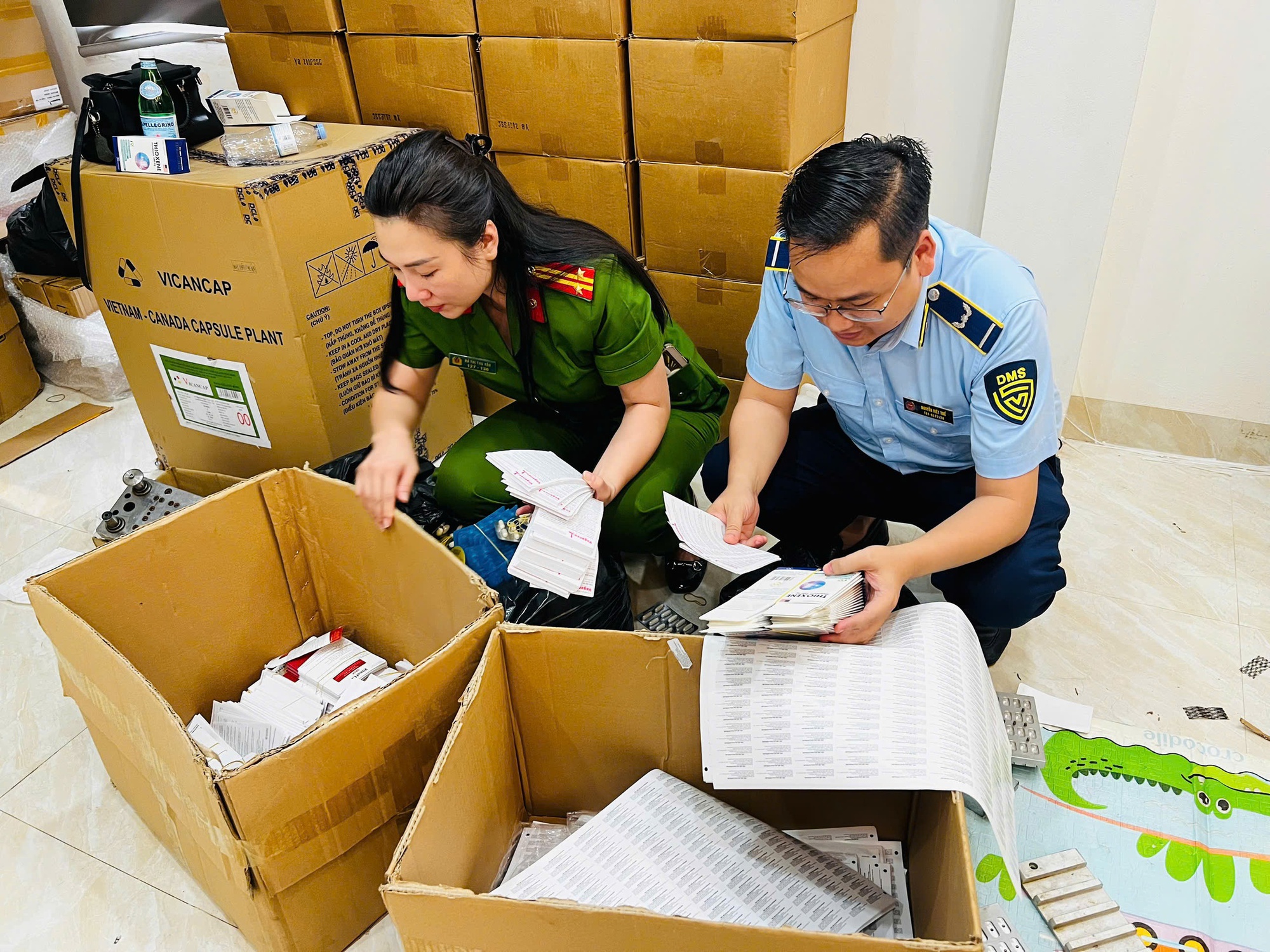 Cận cảnh thuốc thực phẩm chức năng giả bị thu giữ tại Hà Nội - Ảnh 1. Cận cảnh thuốc thực phẩm chức năng giả bị thu giữ tại Hà Nội - Ảnh 1.