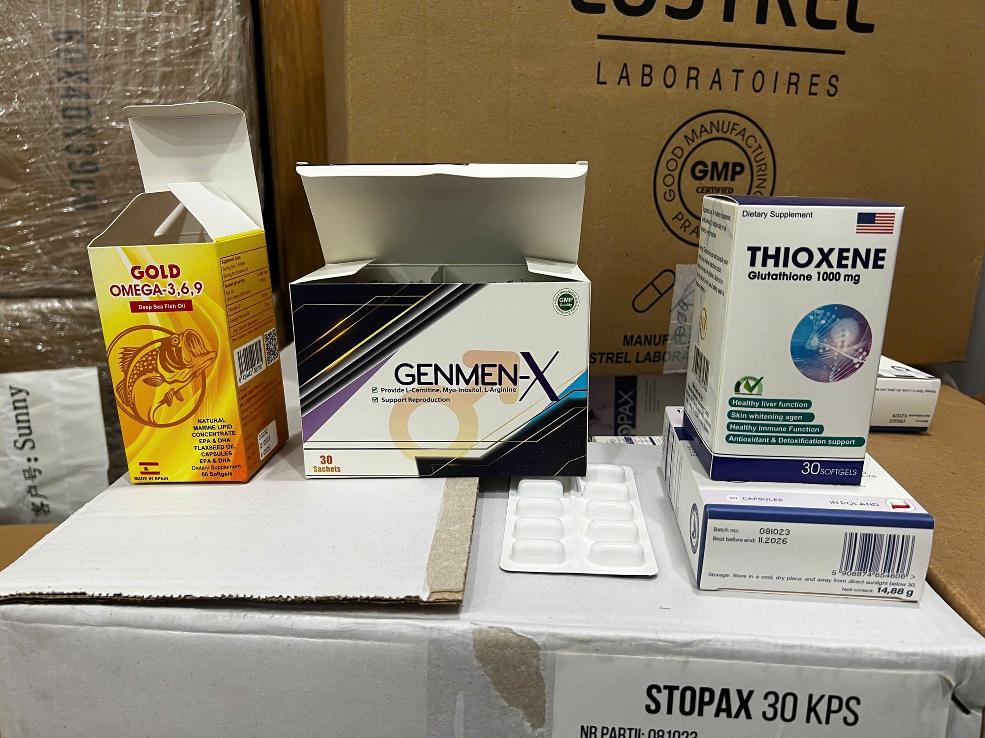 Cận cảnh thuốc thực phẩm chức năng giả bị thu giữ tại Hà Nội - Ảnh 6. Cận cảnh thuốc thực phẩm chức năng giả bị thu giữ tại Hà Nội - Ảnh 6.