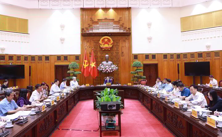 Thủ tướng: Xác định lộ trình miễn viện phí cho Nhân dân sớm nhất có thể - Ảnh 2. Thủ tướng: Xác định lộ trình miễn viện phí cho Nhân dân sớm nhất có thể - Ảnh 2.