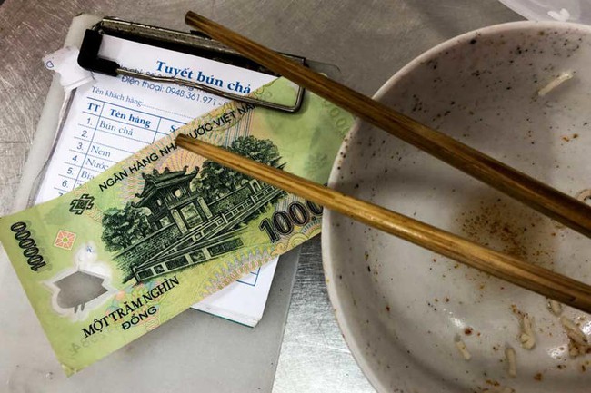 Khách Tây thốt lên 1 câu khi đến Việt Nam: Giờ chúng tôi đã hiểu tại sao ở đây người ta ăn nhiều bữa thế! - Ảnh 4.