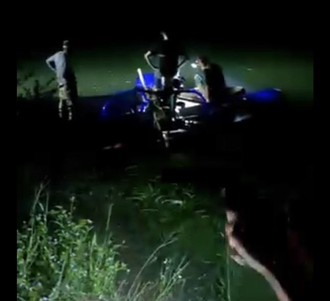 Phát hiện cây sưa ‘khủng’ dưới suối thuộc vùng đệm Phong Nha-Kẻ Bàng, dân lén lút khai quật trong đêm- Ảnh 1.