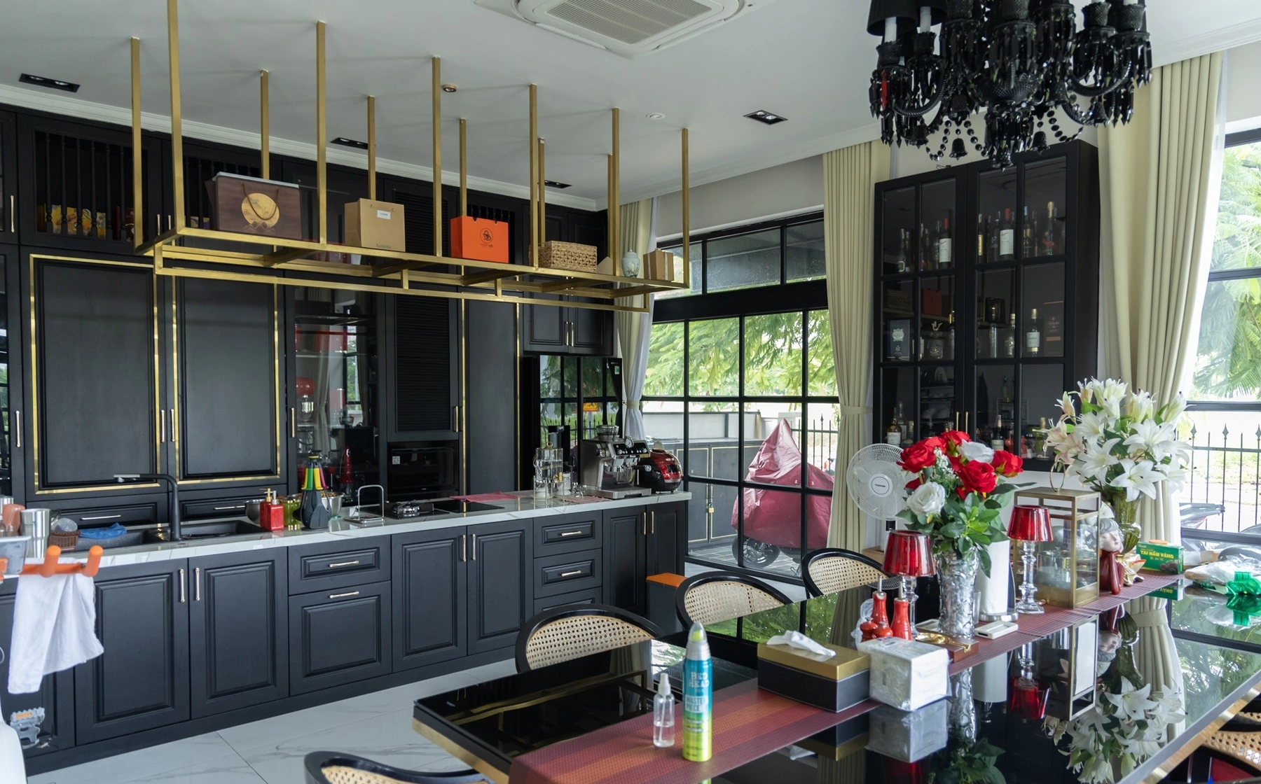 Nam nghệ sĩ Việt đình đám: Ở biệt thự hơn 300m2 quận 7, tài sản vài trăm tỷ, U40 chưa yêu ai - Ảnh 5.