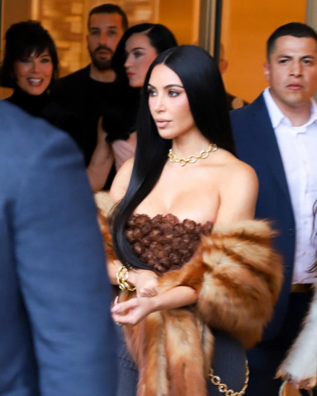 Kim Kardashian mặc phản cảm tới khó hiểu, chiêu trò mới hay sao?- Ảnh 1. Kim Kardashian mặc phản cảm tới khó hiểu, chiêu trò mới hay sao?- Ảnh 1.