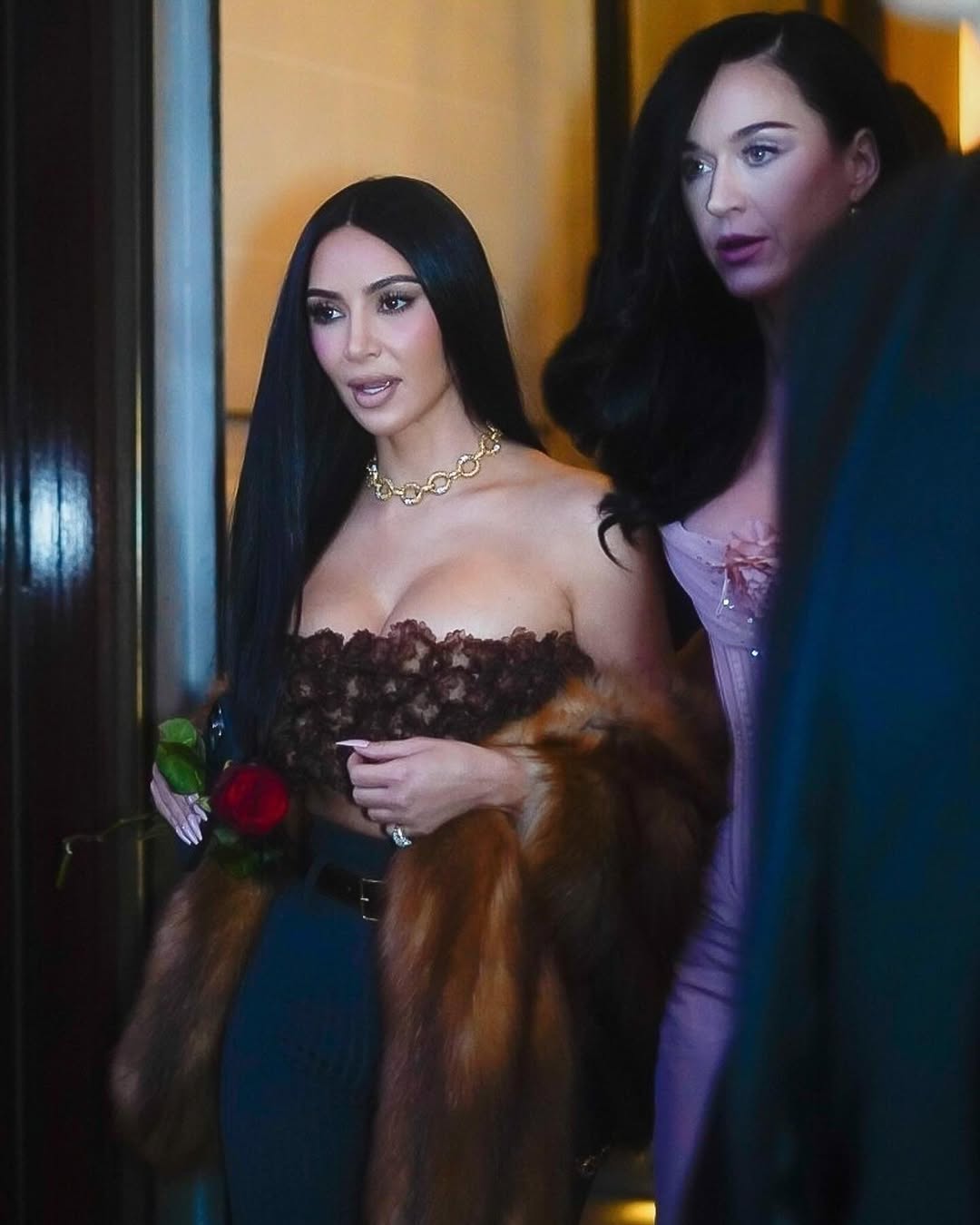 Kim Kardashian mặc phản cảm tới khó hiểu, chiêu trò mới hay sao?- Ảnh 2. Kim Kardashian mặc phản cảm tới khó hiểu, chiêu trò mới hay sao?- Ảnh 2.