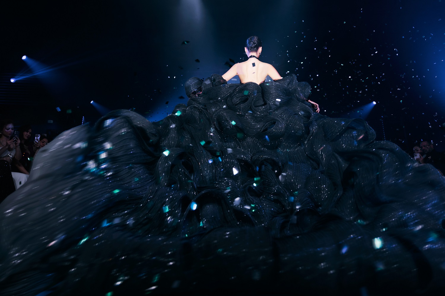 Dàn hoa, á hậu quốc tế hội tụ trong đêm thời trang của NTK Nguyễn Minh Tuấn- Ảnh 15.