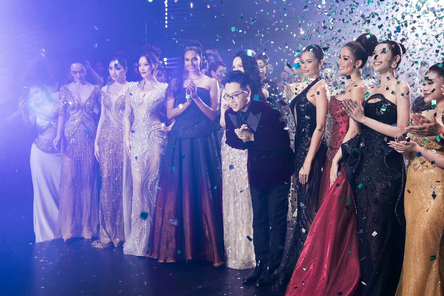 Dàn hoa, á hậu quốc tế hội tụ trong đêm thời trang của NTK Nguyễn Minh Tuấn- Ảnh 2.