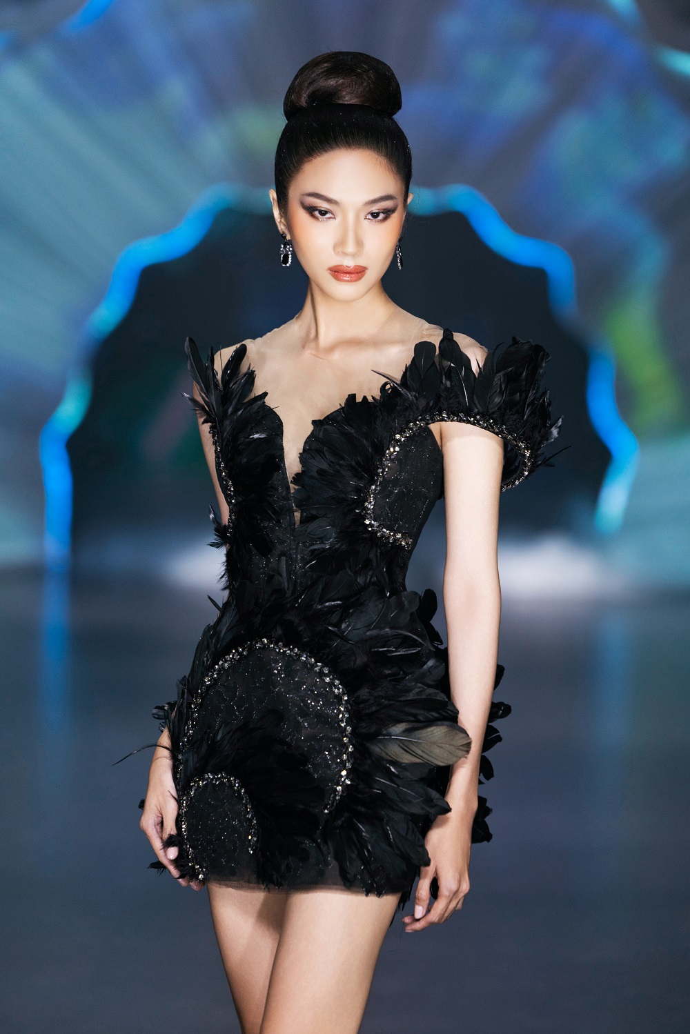 Dàn hoa, á hậu quốc tế hội tụ trong đêm thời trang của NTK Nguyễn Minh Tuấn- Ảnh 11.