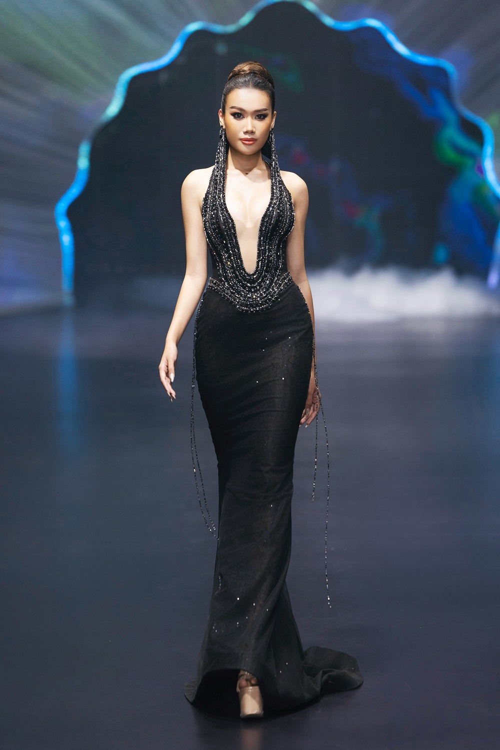 Dàn hoa, á hậu quốc tế hội tụ trong đêm thời trang của NTK Nguyễn Minh Tuấn- Ảnh 8.