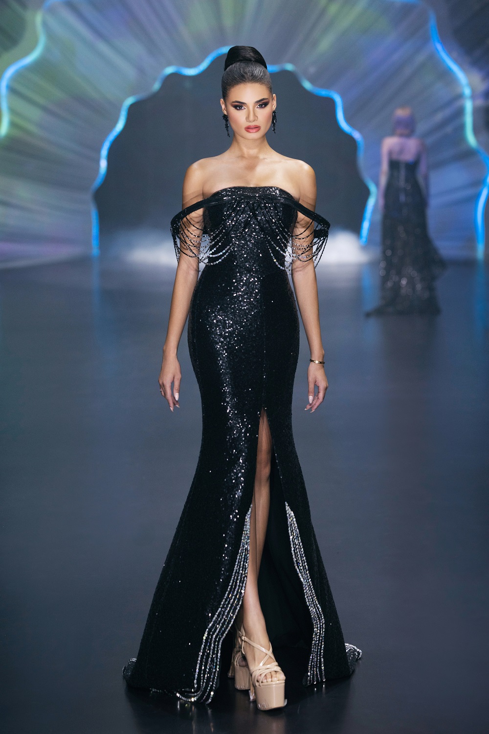 Dàn hoa, á hậu quốc tế hội tụ trong đêm thời trang của NTK Nguyễn Minh Tuấn- Ảnh 9.