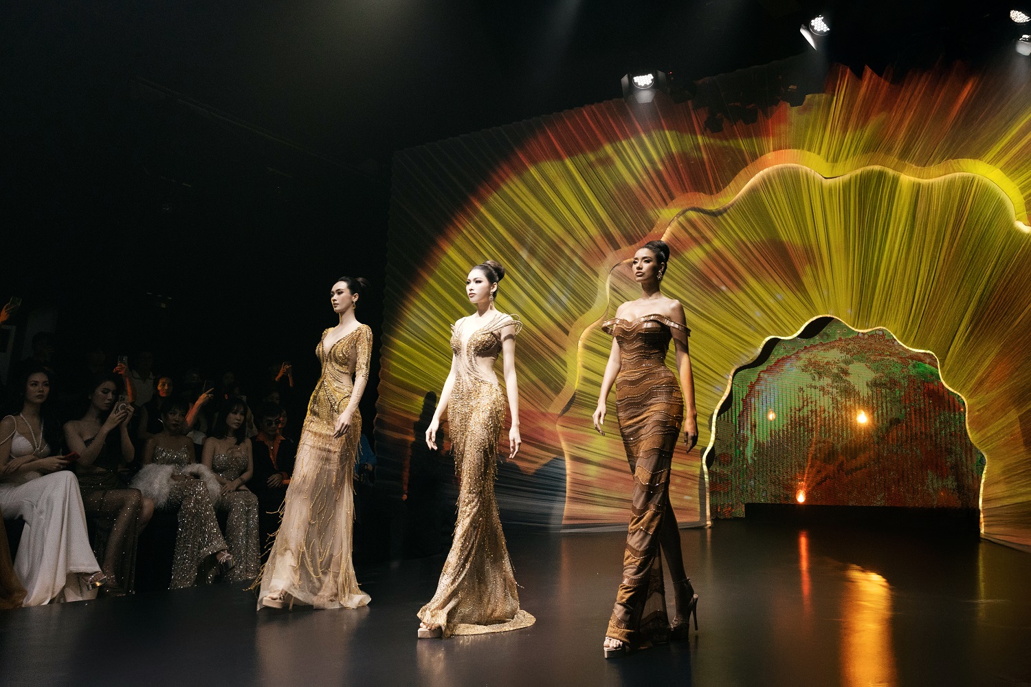 Dàn hoa, á hậu quốc tế hội tụ trong đêm thời trang của NTK Nguyễn Minh Tuấn- Ảnh 7.