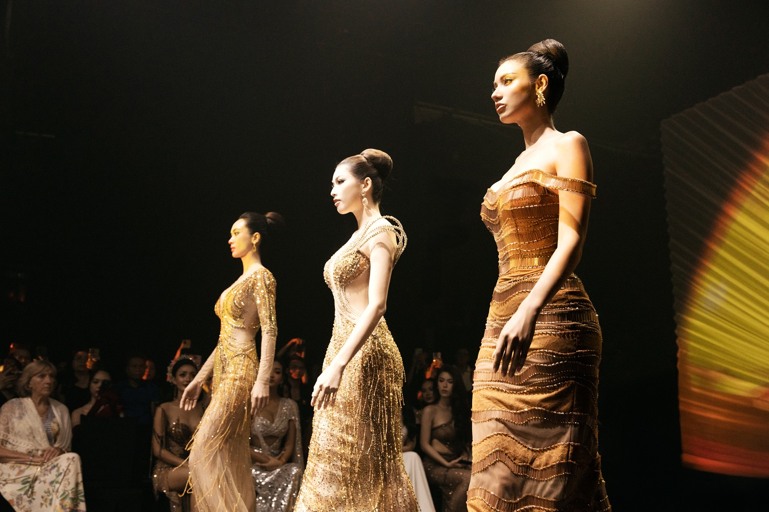 Dàn hoa, á hậu quốc tế hội tụ trong đêm thời trang của NTK Nguyễn Minh Tuấn- Ảnh 6.