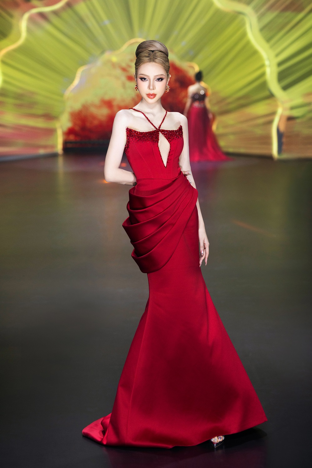 Dàn hoa, á hậu quốc tế hội tụ trong đêm thời trang của NTK Nguyễn Minh Tuấn- Ảnh 4.