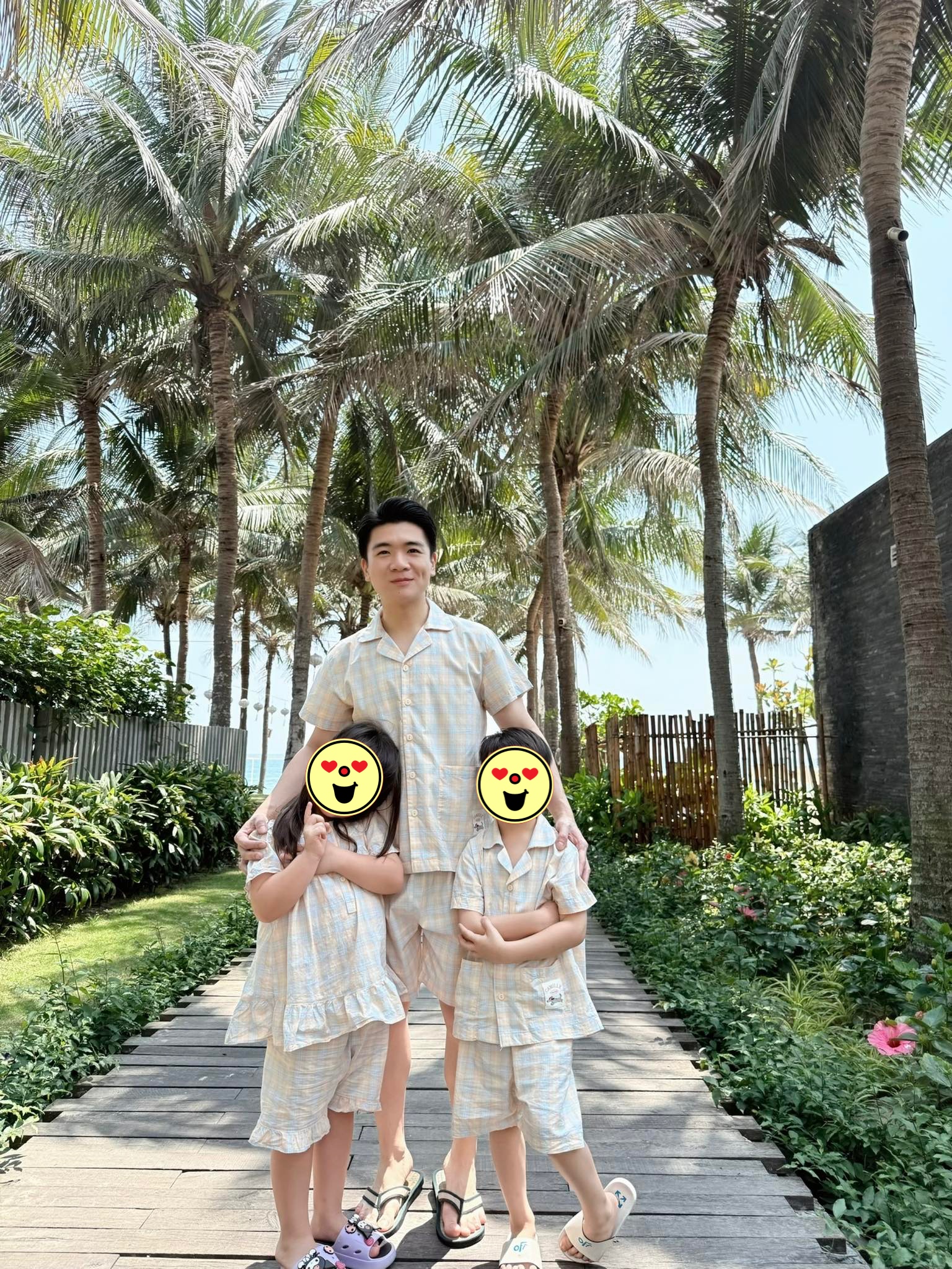 Phản ứng của dân tình khi thiếu gia nhà bầu Hiển khoe con thứ 3, từ doanh nhân nghìn tỷ đến ca sĩ, cầu thủ đều chúc mừng- Ảnh 2. Phản ứng của dân tình khi thiếu gia nhà bầu Hiển khoe con thứ 3, từ doanh nhân nghìn tỷ đến ca sĩ, cầu thủ đều chúc mừng- Ảnh 2.