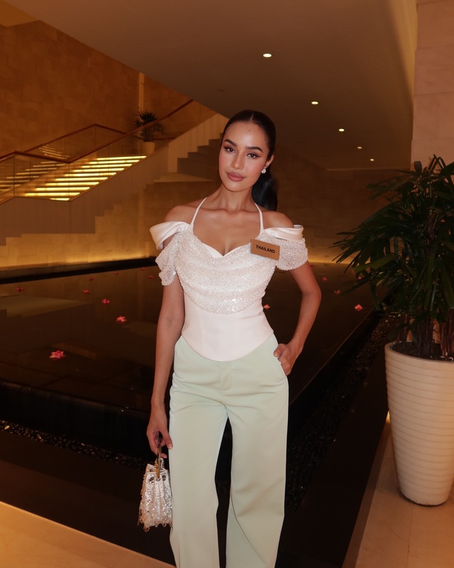 CĂNG: Đối thủ Ý Nhi tại Miss World bị tố được BTC thiên vị, netizen chỉ trích gắt sau khi xem video này- Ảnh 1. CĂNG: Đối thủ Ý Nhi tại Miss World bị tố được BTC thiên vị, netizen chỉ trích gắt sau khi xem video này- Ảnh 1.