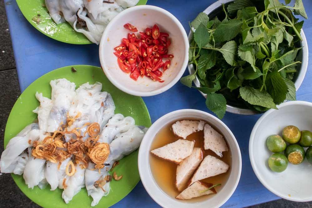 Khách Tây thốt lên 1 câu khi đến Việt Nam: Giờ chúng tôi đã hiểu tại sao ở đây người ta ăn nhiều bữa thế! - Ảnh 2.