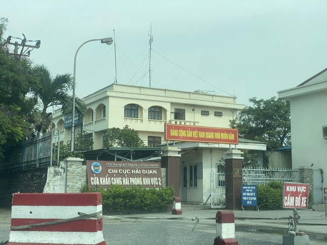 Thủ đoạn móc nối giữa doanh nghiệp và cán bộ hải quan trong buôn lậu hàng hóa - Ảnh 1.