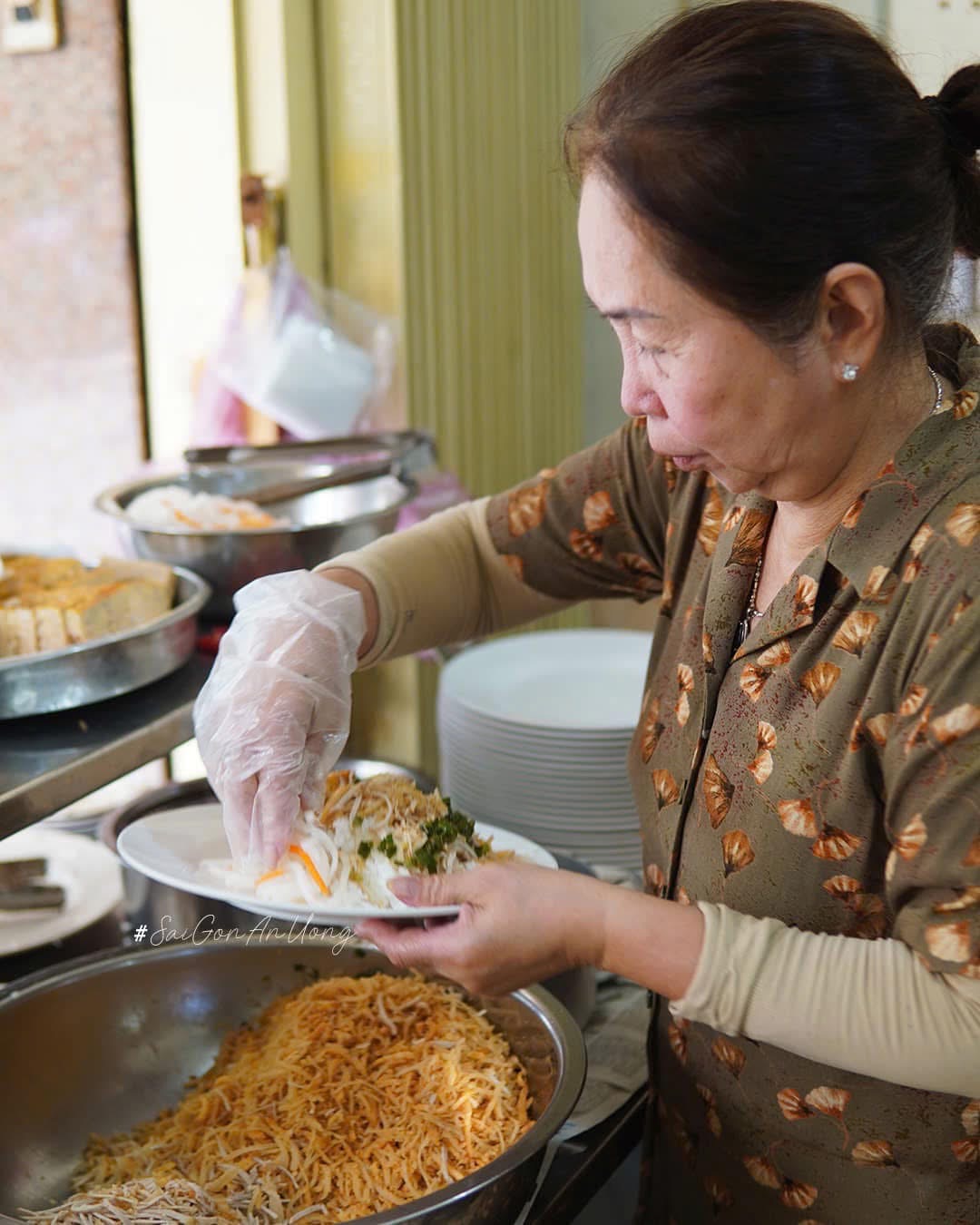 Tiệm cơm lâu năm giữa Quận 1 bỗng nghỉ bán khiến khách tiếc ngẩn ngơ, biết lý do phía sau còn bất ngờ hơn - Ảnh 4.