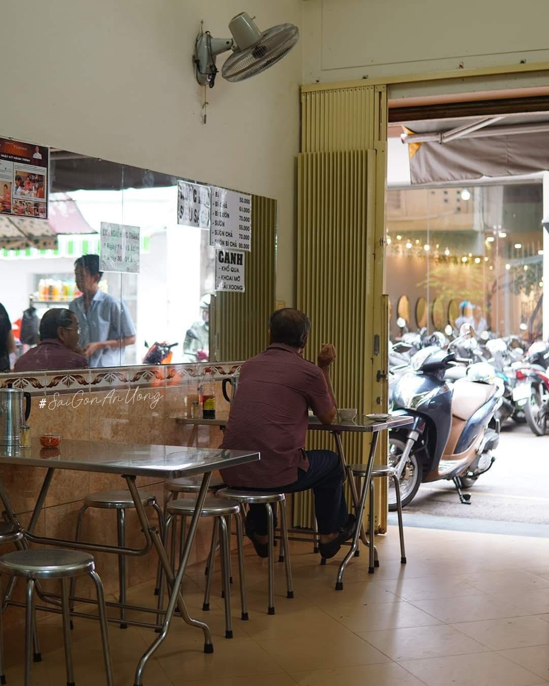 Tiệm cơm lâu năm giữa Quận 1 bỗng nghỉ bán khiến khách tiếc ngẩn ngơ, biết lý do phía sau còn bất ngờ hơn - Ảnh 3.