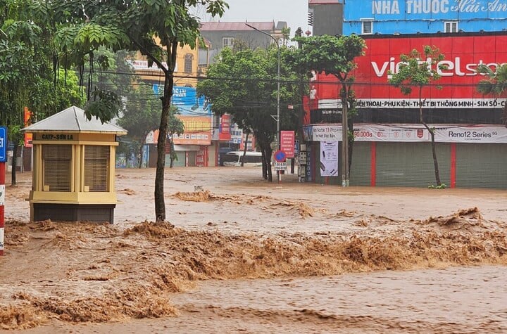 Miền Bắc sắp đón mưa lớn kéo dài , nguy cơ lũ quét và sạt lở đất - Ảnh 1. Miền Bắc sắp đón mưa lớn kéo dài , nguy cơ lũ quét và sạt lở đất - Ảnh 1.
