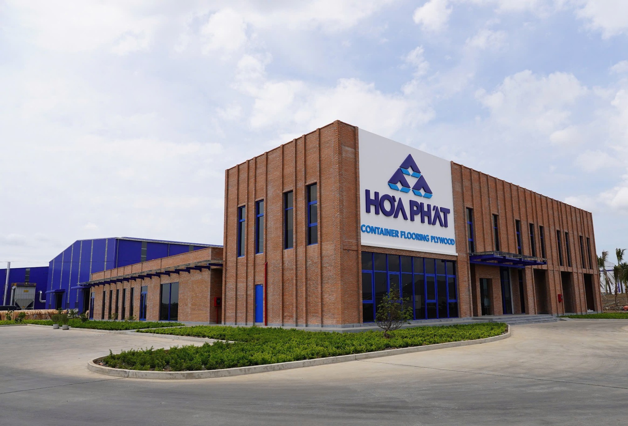 Tỷ phú Trần Đình Long bắt đầu sản xuất một sản phẩm mới toanh, mục tiêu 2030 đứng top 3 doanh nghiệp lớn nhất cả nước- Ảnh 2. Tỷ phú Trần Đình Long bắt đầu sản xuất một sản phẩm mới toanh, mục tiêu 2030 đứng top 3 doanh nghiệp lớn nhất cả nước- Ảnh 2.