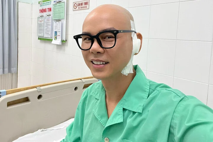Nam ca sĩ nổi tiếng: Hôn nhân viên mãn bên vợ trẻ, 50 tuổi body 6 múi, phải vá màng nhĩ vì 1 sơ suất - Ảnh 5.