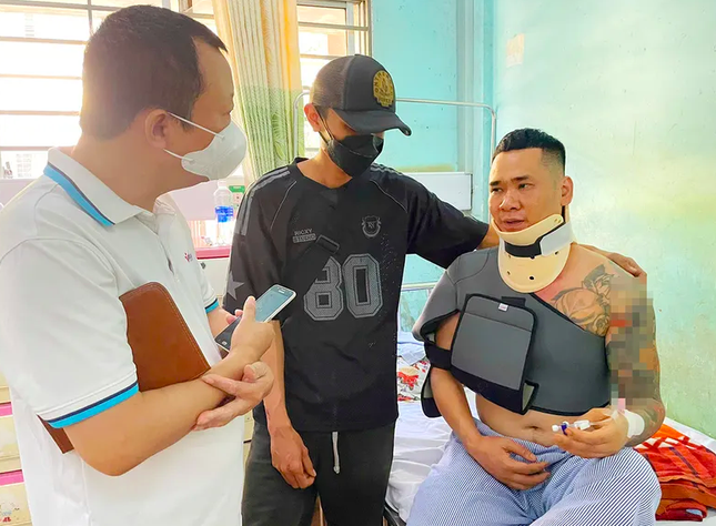 Người cha cứu con gái khỏi giếng sâu 35 mét Trong khoảnh khắc sinh tử - Ảnh 1.