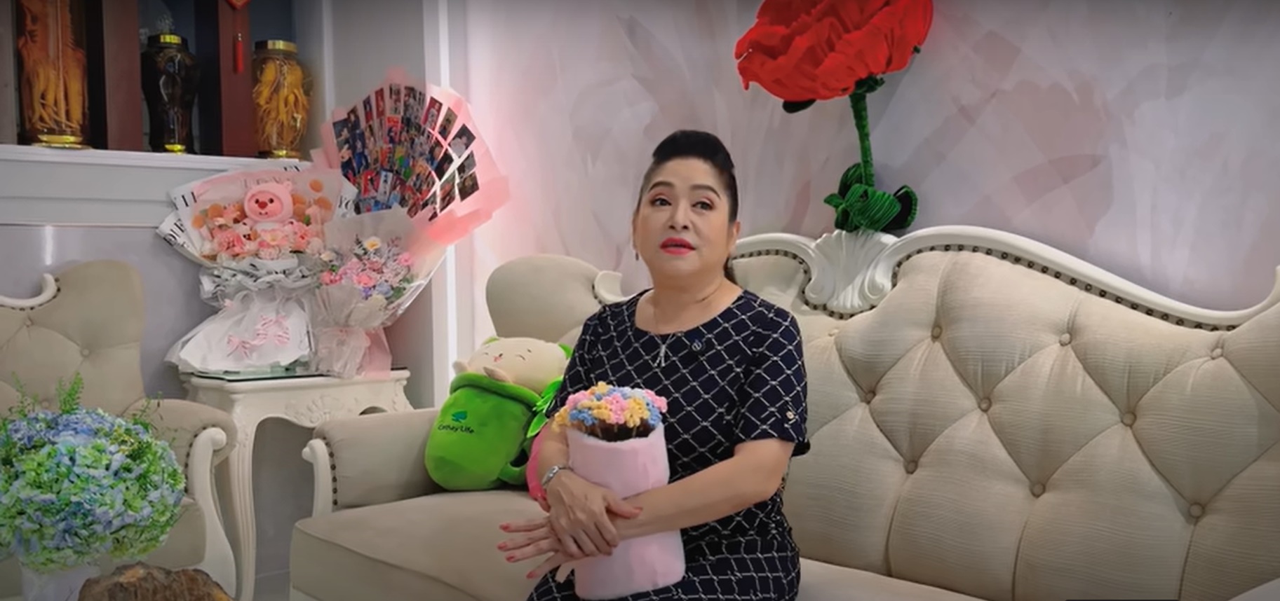 Nữ NSƯT sở hữu nhà mặt tiền vài chục tỷ đồng ở Quận 7, nhiều tài tử theo đuổi nhưng cưới chồng kém tiếng - Ảnh 8.